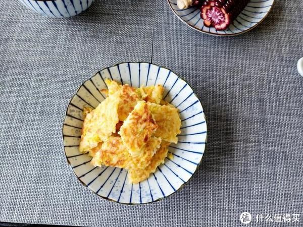 好吃|剩米饭别做蛋炒饭了，加这几样做煎饼，又香又好吃，太惊喜