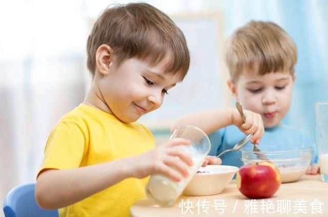 果汁|常见的几种饮料不适合小孩子喝，果汁也上榜？多数娃偏爱后一种