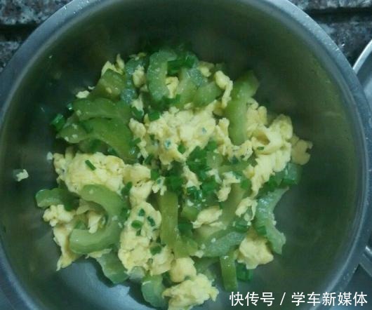 苦瓜炒蛋，到底是先炒苦瓜还是先炒蛋很多人都搞错，难怪不好吃