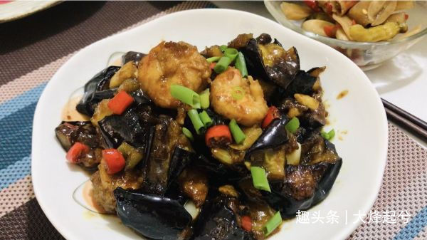 简单好上手的虾仁烧茄子,解决你的没胃口