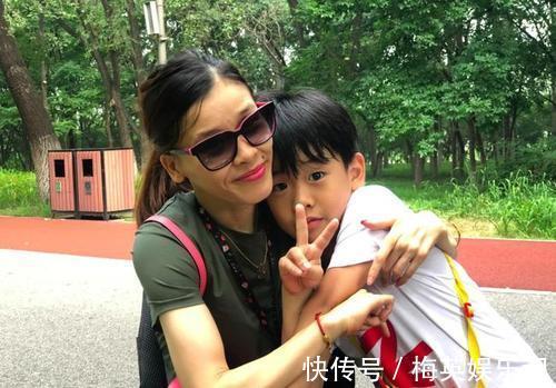 輪椅|癱瘓21年的桑蘭扔掉輪椅,如今38歲能“開車”,丈夫身家過億買豪宅