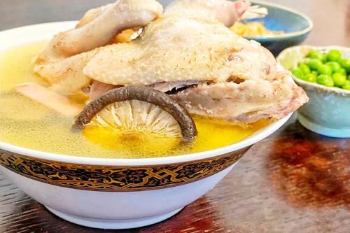 鸡汤怎样炖才鲜香好喝？牢记4个窍门，鸡肉滑嫩不柴，汤鲜滋美