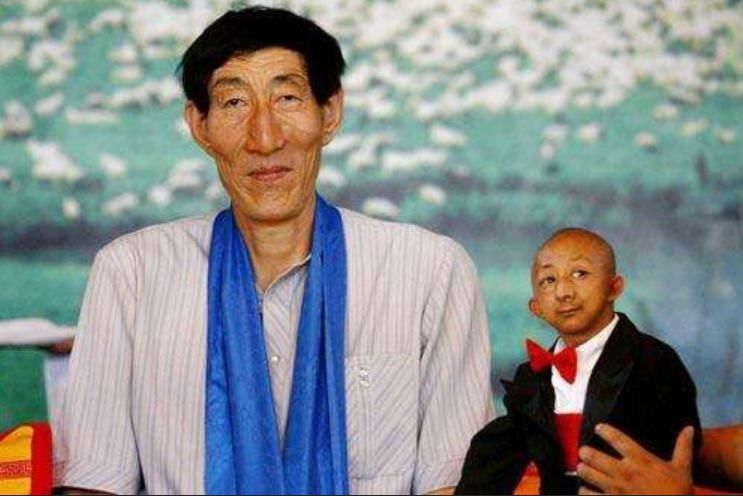 巨人|12年前，中国第一巨人不顾医生劝告，坚持生下孩子，现在孩子怎样