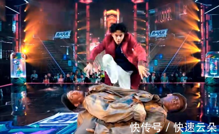 黄潇|《街舞4》淘汰日本编舞师,敲打黄潇,张艺兴做出正确选择