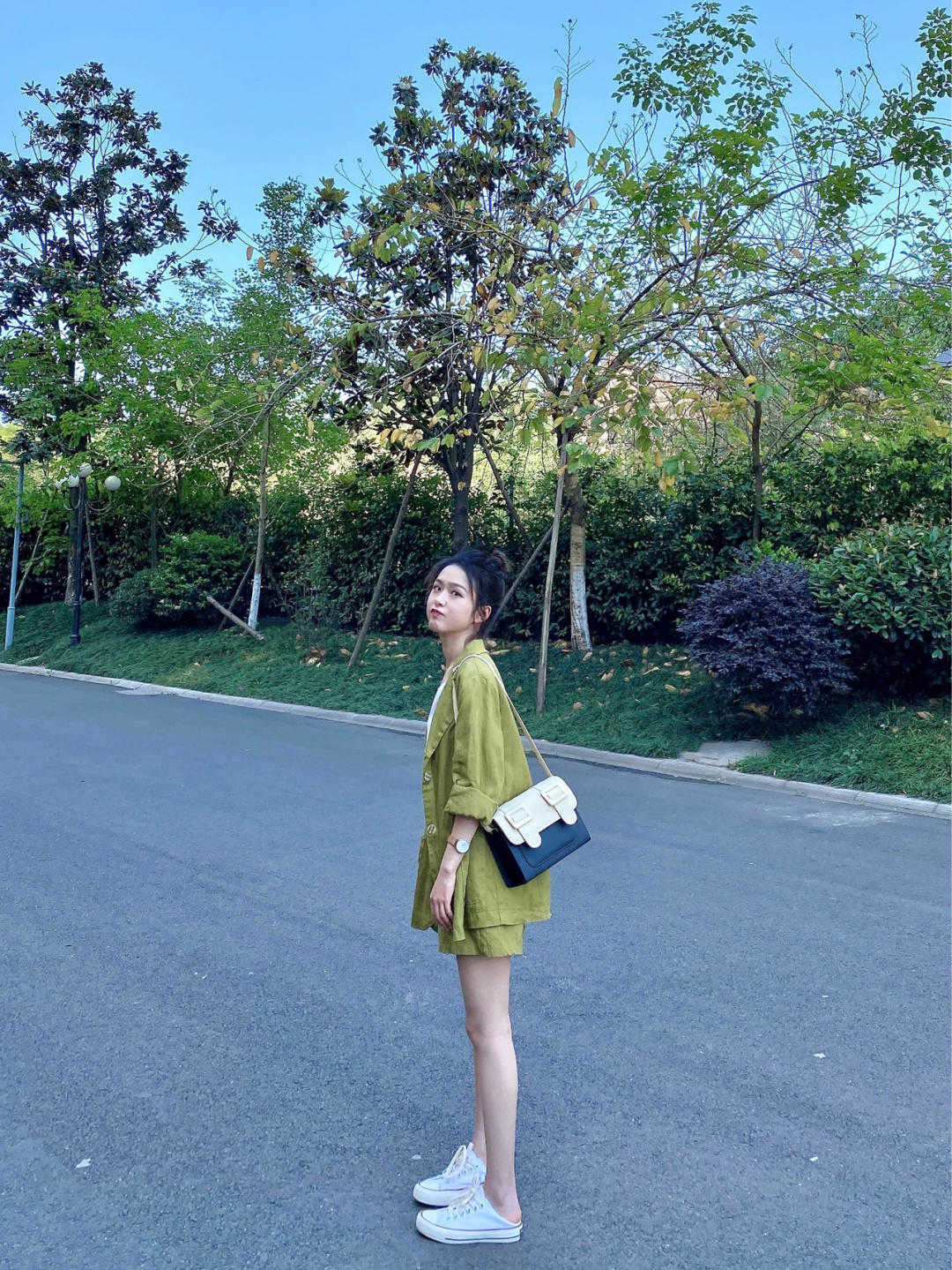 穿搭|夏季出游必备衣服单品,轻盈舒适的棉麻风,也能拍出时尚大片来