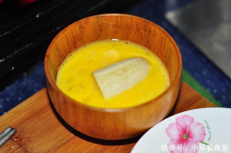  黄金|香蕉不再当水果，加一个鸡蛋一把面，锅里炸一炸，黄金酥脆又柔软