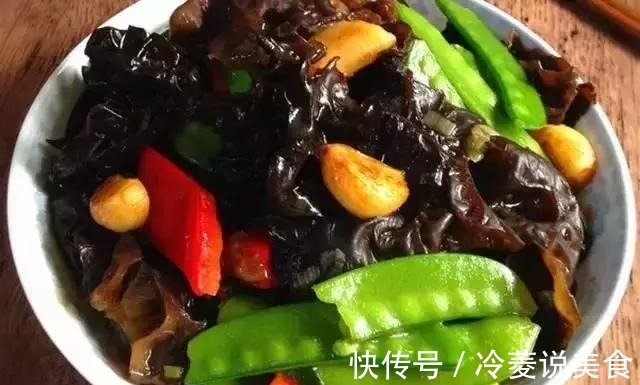 洋葱最简单的做法，天天吃都不会腻，出锅瞬间被抢光！