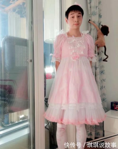 出道|“吃个桃桃”改名“小逸哥哥”,穿迷彩服显阳刚,网友劝其出道