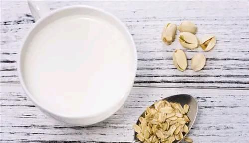 预防|中老年人掌握正确喝奶方法，预防骨质疏松，帮助睡眠，保护心血管