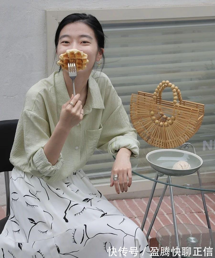 打扮|真正会打扮的女人,入秋后都离不开这3种颜色,洋气显白有气质