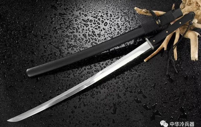 日本|同样是双手使用的刀,日本武士刀和中国斩马刀你更喜欢哪种?