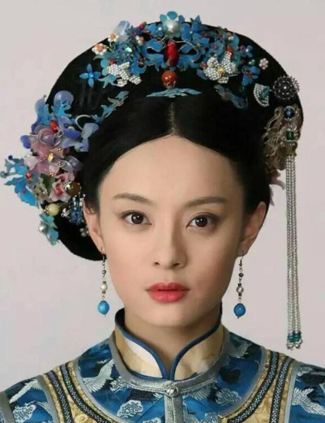 大拉翅@清宫女子往头上戴如此重的旗头,她们不累吗