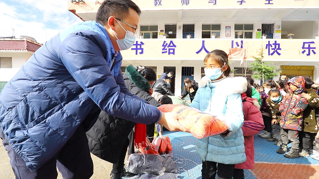 冬衣|衣暖情长！象山2500余件冬衣温暖雷波学子