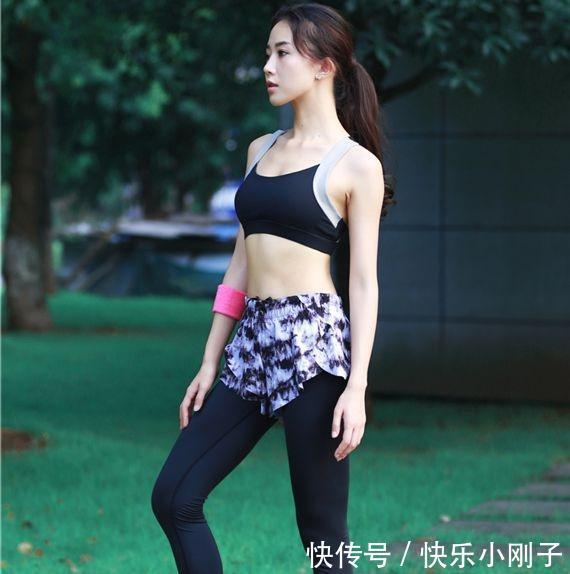 打底裤 运动范的打底裤搭配运动上衣,让整个人看起来高挑有气质
