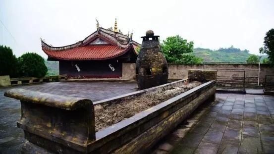 高峰寺|曾有巨龙出现？这座藏在深山里的古寺，确实来历不凡