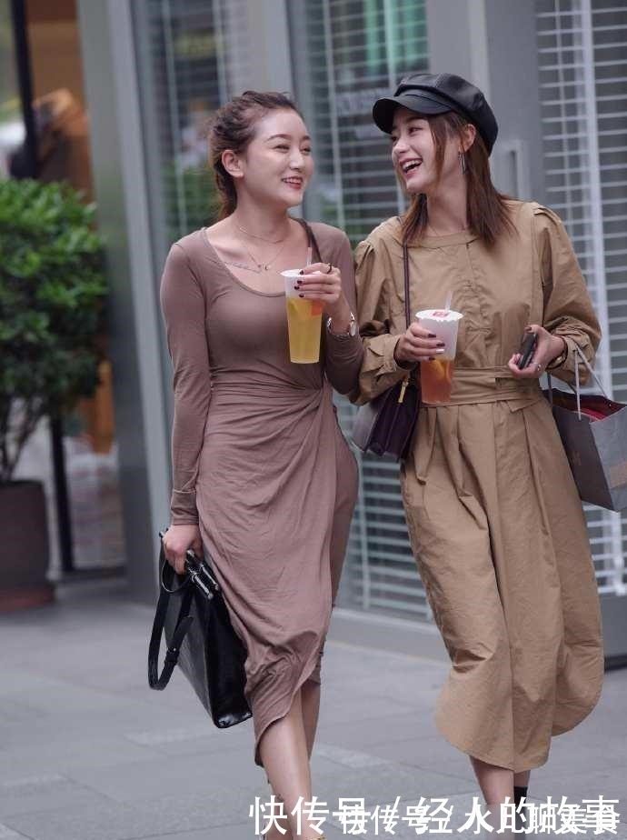 穿搭 明明都穿束腰连衣裙，美女的紧身设计却艳压闺蜜