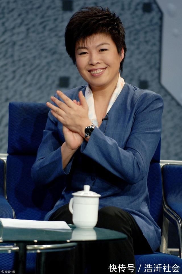 超短裙$“学术骗子”于丹和“短裙”的料,被扯掉“网红”光环的业余教授