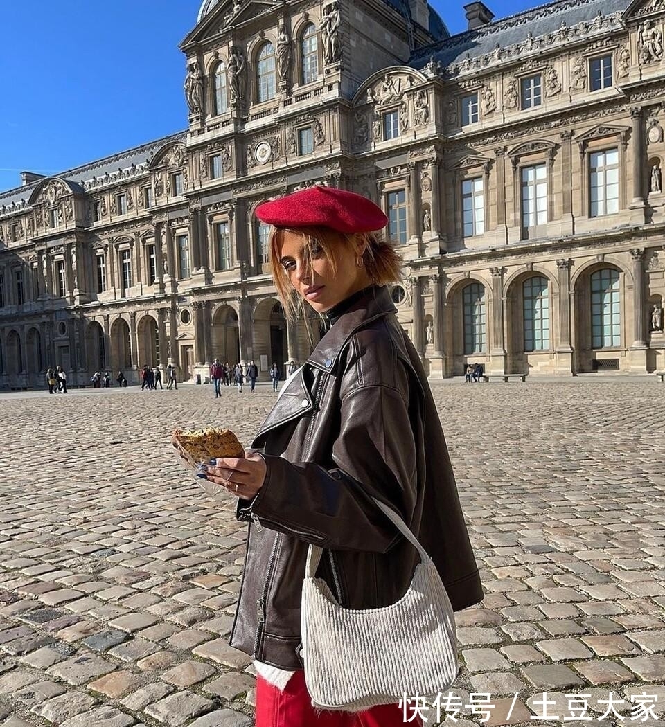 搭配 女人过了35岁打扮嫩点,穿大衣别戴毛线帽,彩色贝雷帽才高级