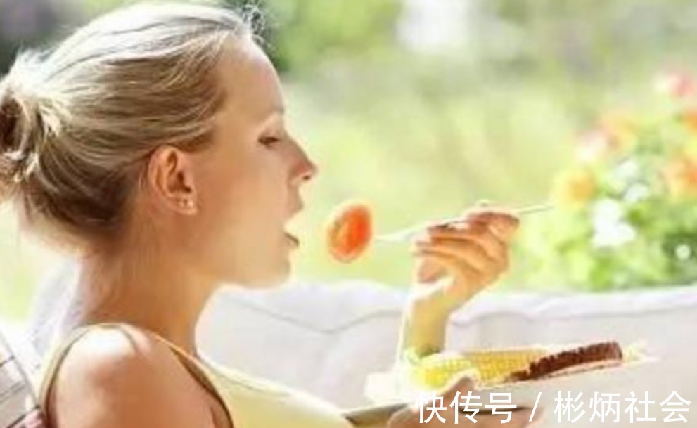 怀孕期|女性怀孕期有顿饭要少吃,既让胎儿不舒服,又让其“长肉部长胎”