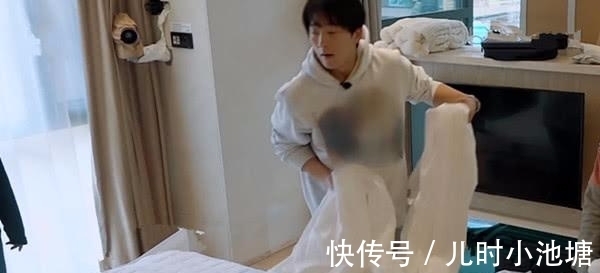 《客栈2》马思超上衣太张扬,被节目组全程打马赛克!好尴尬!