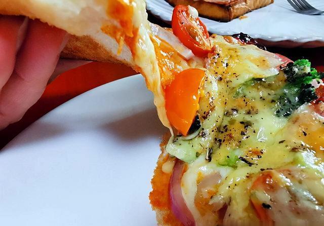 在家|用吐司替代披萨皮,在家就可以轻松吃披萨