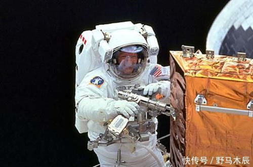 火箭发动机 在太空行走时,如果宇航员不小心掉落工具会发生什么?