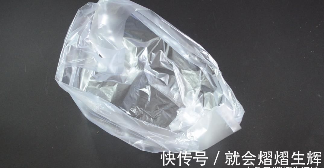 花盆上放一个塑料袋, 没想到还有这个妙用, 看完这招你会感谢我的