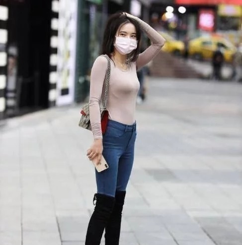 短靴 小姐姐爱穿紧身上衣配短靴,轻松“秀身材”,让人心动十足!