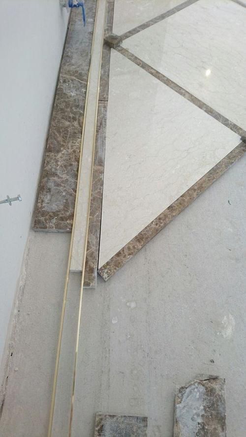 金属|瓷砖缝还在用美缝剂?早不流行了,换成金属条更耐用还显大气