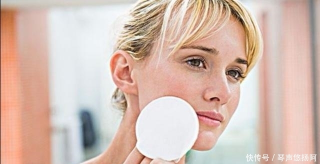 脸部|洗脸后,直接用手拍打爽肤水?怪不得皮肤差!这样做才是正确的