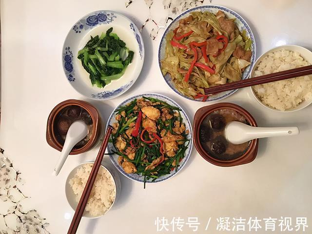 炸鸡|六岁男孩一直不长个,医生:晚餐吃这些,比吃塑料袋还“毒”