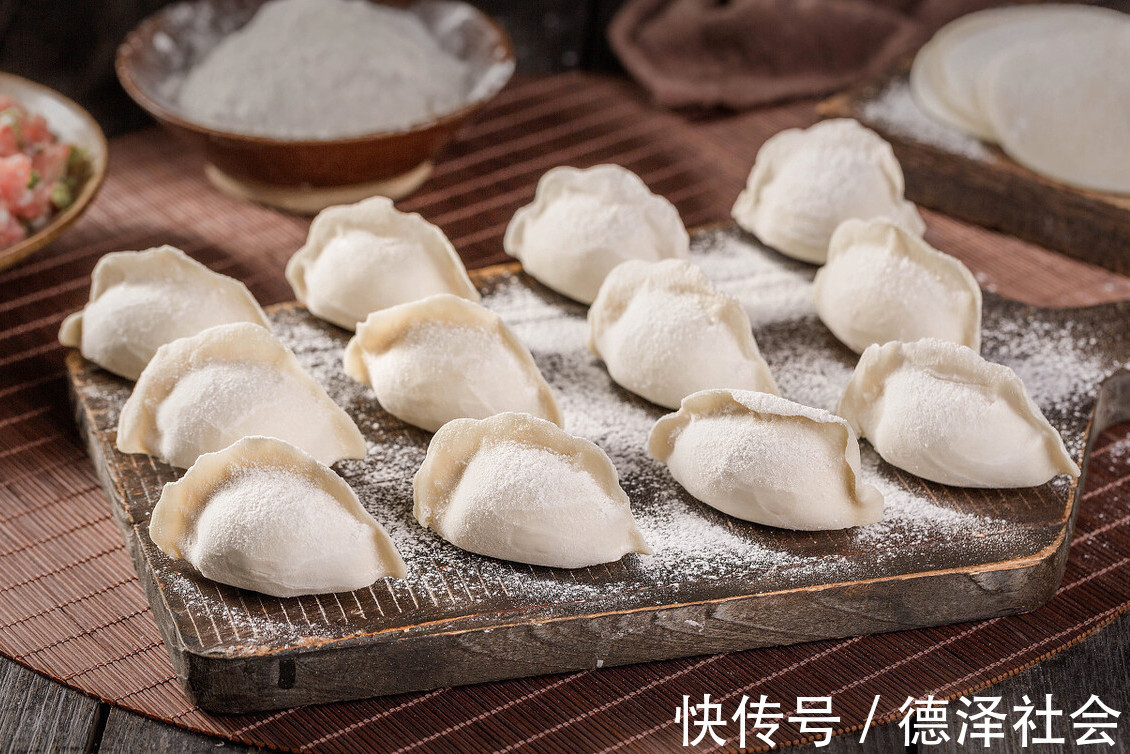 吃饺子|天热吃此馅饺子，2块钱一斤，鲜嫩清香又解腻，女人孩子多吃有益