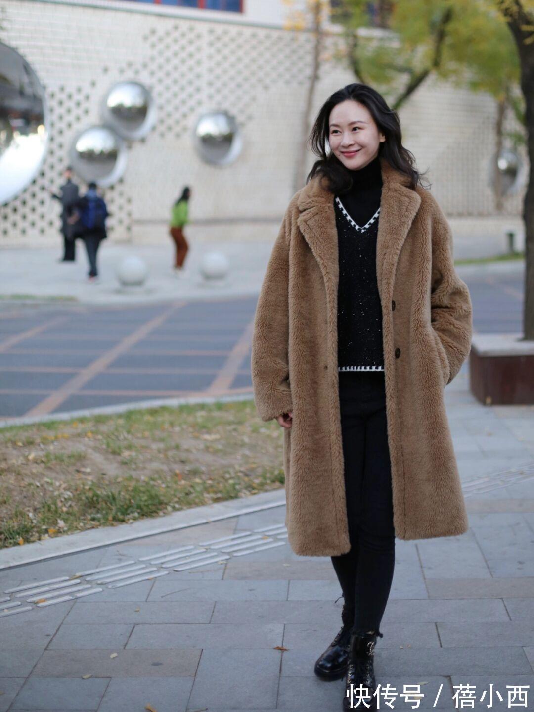 纯白色|冬天穿啥保暖又时髦?有这5款“羊羔毛外套”就够了,全身暖洋洋