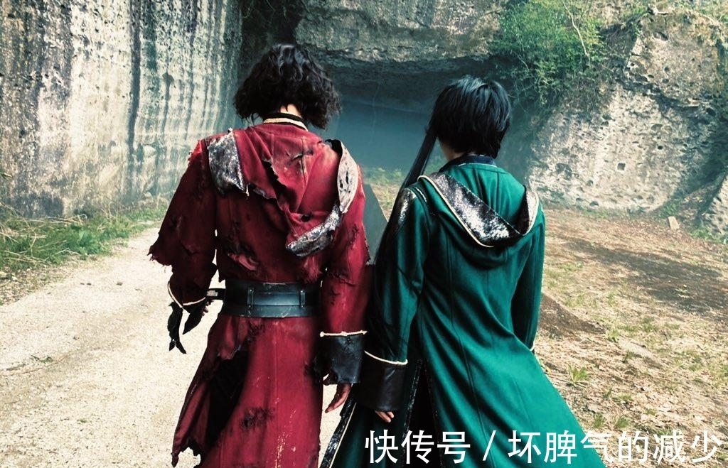 真理|假面骑士圣刃:所罗门退场纪念照 回隔壁战队继续做寿司的真剑金