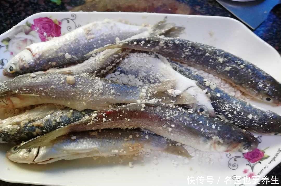 鲜嫩|香炸乌鲻鱼,只要两样调料,表皮酥脆,鱼肉鲜嫩