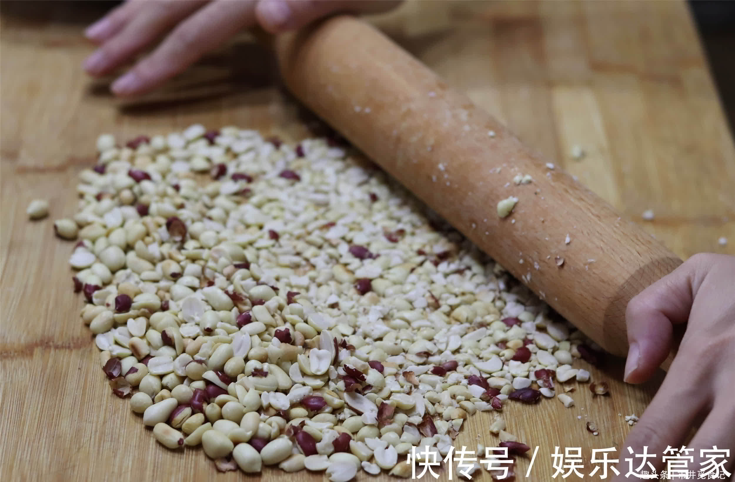 细砂糖|自制五仁馅月饼,不计成本,用这5样果仁可真香,连吃几个都不腻