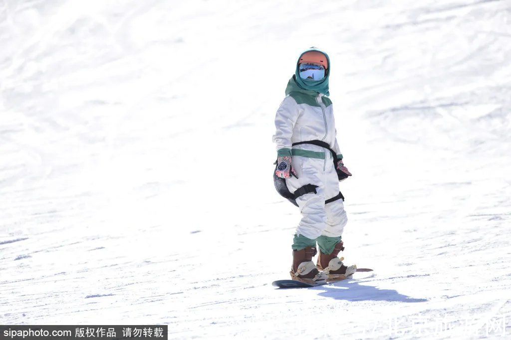 雪场|北京雪场陆续开门迎客，有些班车接送，还能免费教滑雪！