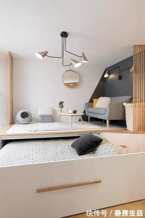 公寓|单身小姐姐买20平公寓，打个地台上面是客厅，下面抽张床出来睡觉！