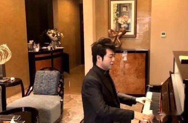 钢琴|晒晒郎朗住的豪宅,光客厅就有三层楼高,楼梯设计超像钢琴键