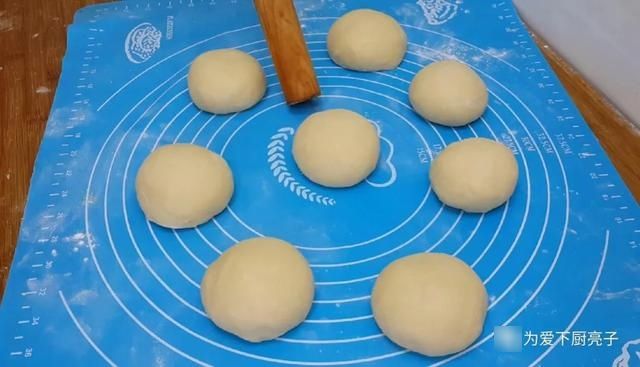 面粉不要烤面包了，掌握正确做法，让你吃一口就爱上，真的太香了