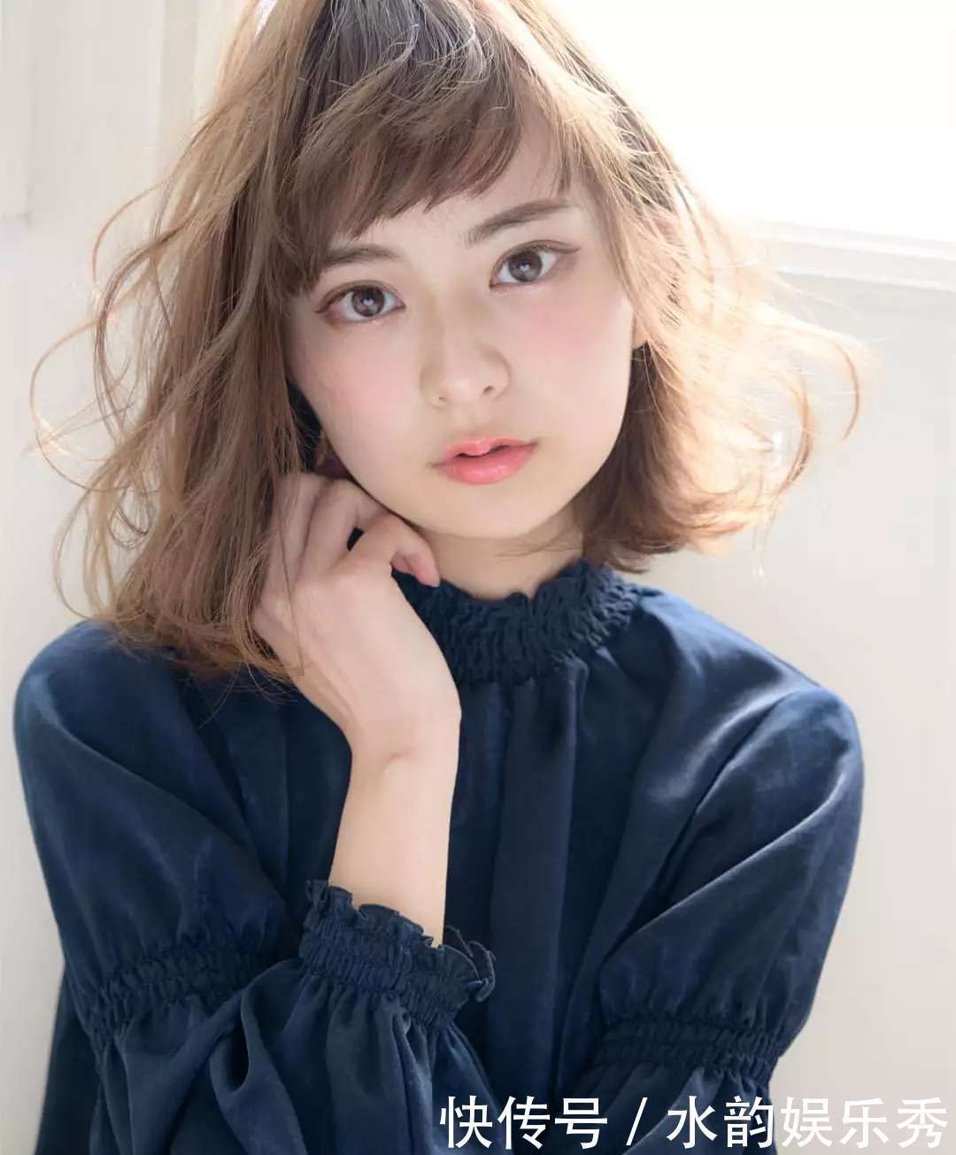 羊毛卷已经“失宠”了,今年流行“烫大弯”,长发短发都能烫