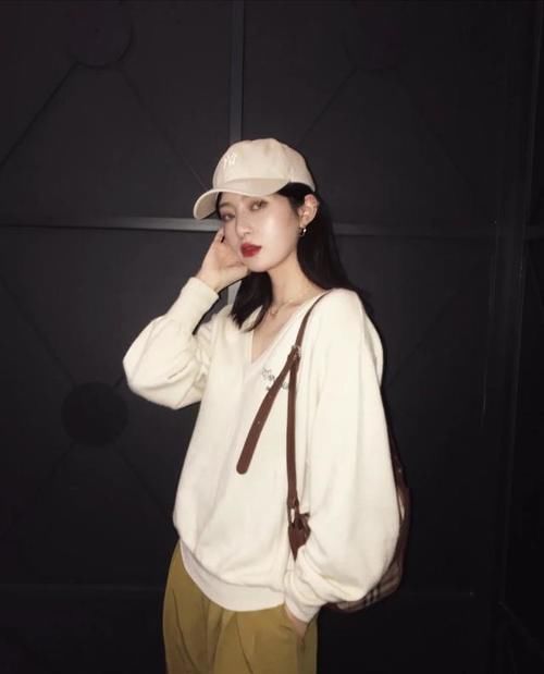 阔腿裤＋“这4款毛衣”太美了！冬季内搭这么穿，真的很显品味