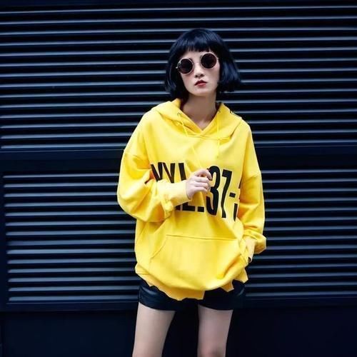 高跟鞋 卫衣绝对是最时髦的单品，穿上后秒变气质少女，满满的少女感