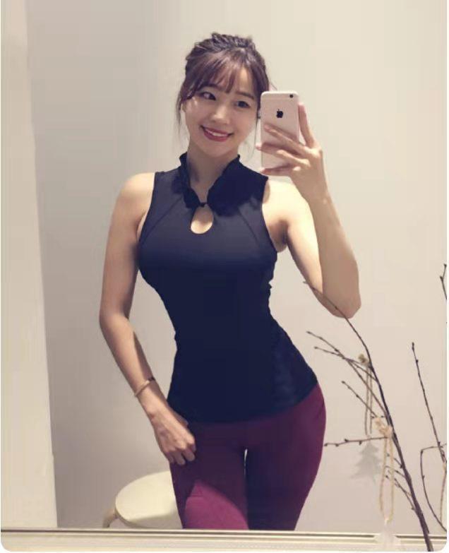 黄嘉欣|33岁宝妈热爱健身,马甲线迷人有型,运动是关键