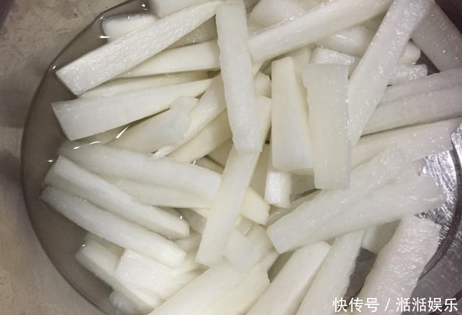 萝卜|腌萝卜时，直接加盐就错了，牢记两个诀窍，萝卜清脆爽口更好吃