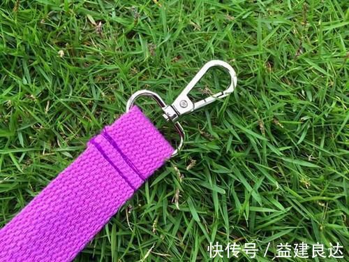 二胎|妈妈把孩子拴到凳子上生二胎和三胎,这样“爱”孩子,让人心痛