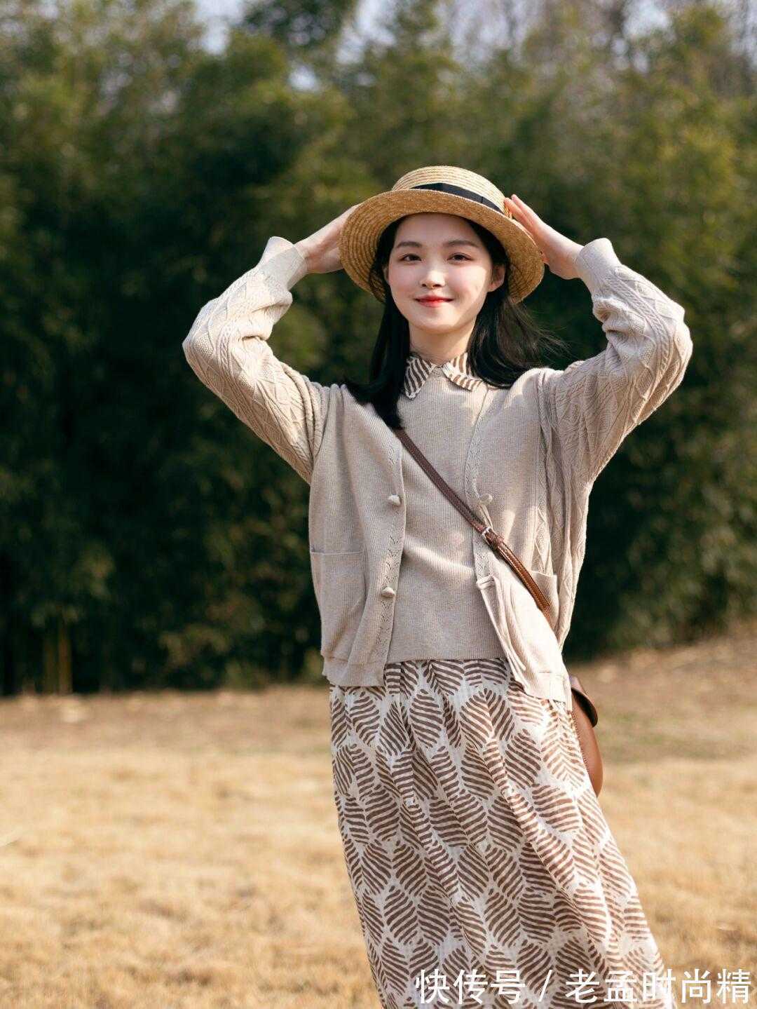 半身裙|小个子女生初春该穿的小裙子? 看看2022年款,这2款可能更适合你