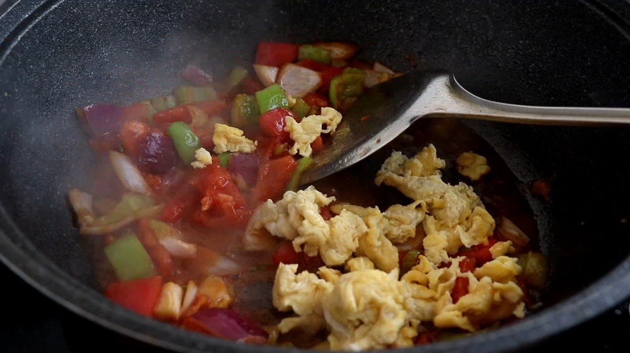 炒拉条子的家常做法,筋道爽滑,味道比饭店里的还好吃
