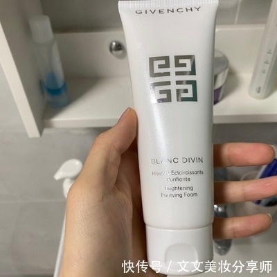 洗面奶|敏感痘肌洗面奶“之争”:实测评价告诉你为什么很多大牌被平替!