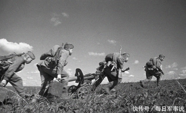 进攻中的苏军|一组二战老照片，库尔斯克战役中的苏军
